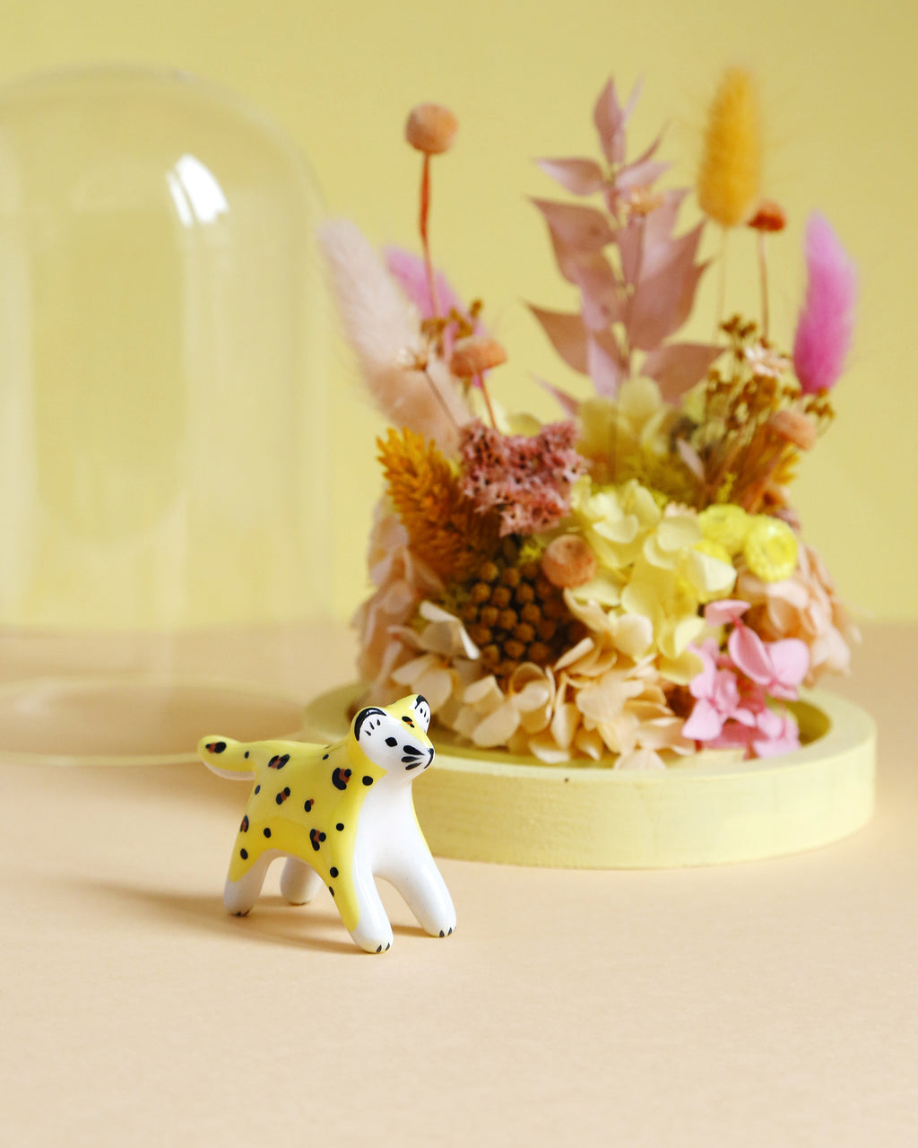 Le léopard et la savane jaune