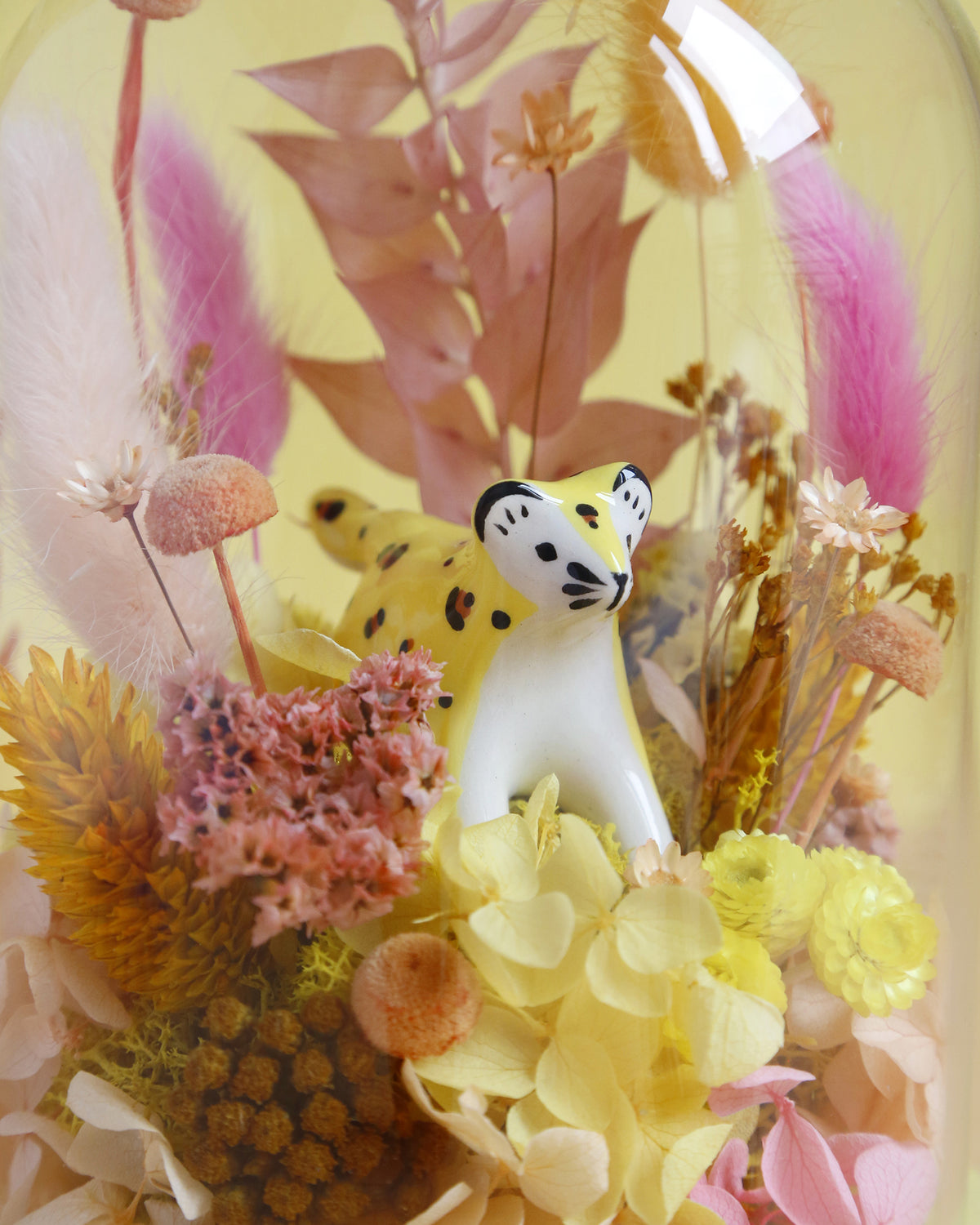 Le léopard et la savane jaune